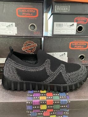 bernie mev. Boys or girls Black Knit Slip-On Loafer with Gray UK 34 NIB